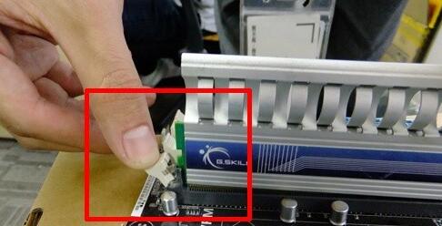 Win11電腦顯示屏無信號黑屏怎么辦？