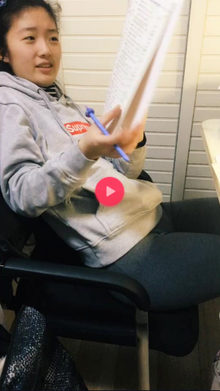 抖音養(yǎng)個姑娘啊就像是澆花一樣是什么小品
