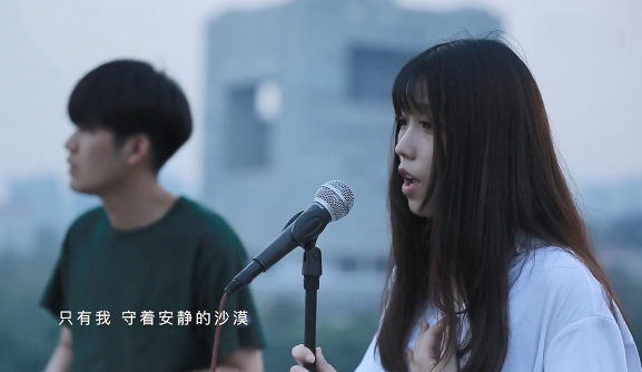 抖音只有我看著別人的快樂是什么歌？誰唱的
