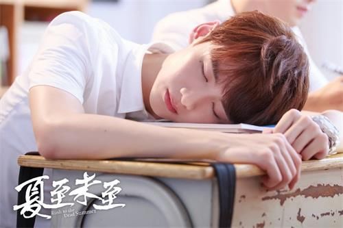 抖音我可以坐在你身后像一個(gè)主人看著狗是什么歌？歌曲介紹