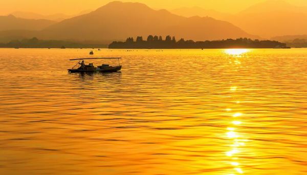 夕陽(yáng)西下的唯美句子 夕陽(yáng)西下的朋友圈句子
